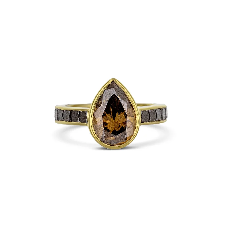 round cut diamond engagement ring 18k Yellow Gold Cognac Pear Diamond Ring