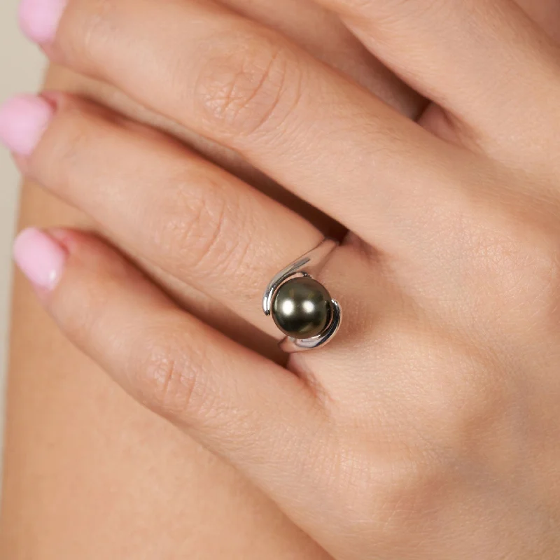 hammered gold stacking rings Embrace Collection Tahitian Pearl Ring