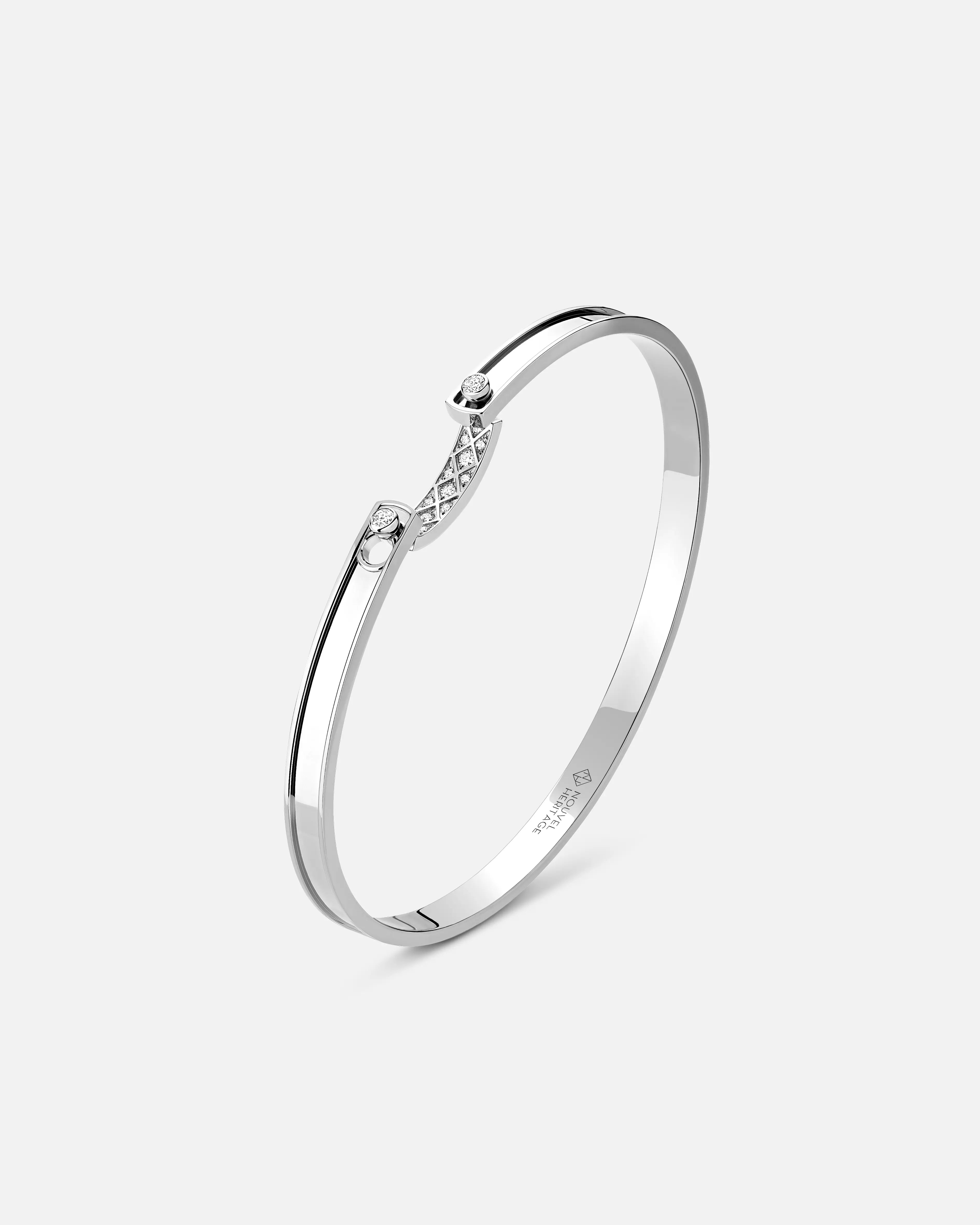 Parisian Stroll Mood Bangle in White Gold