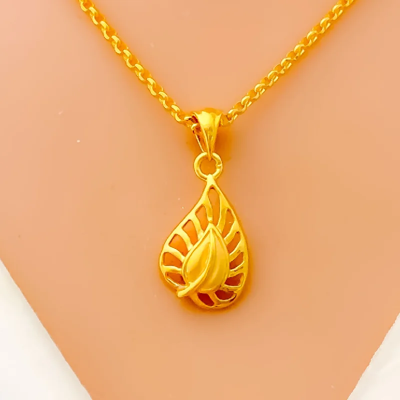 Lovely Luminous 22k Gold Necklace