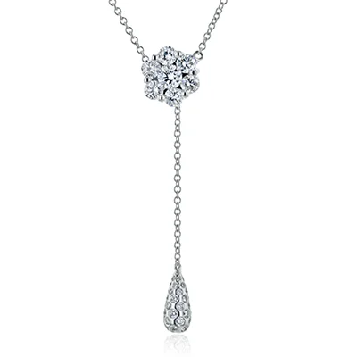 oval cut engagement ring platinum Pendant in 18k Gold with Diamonds